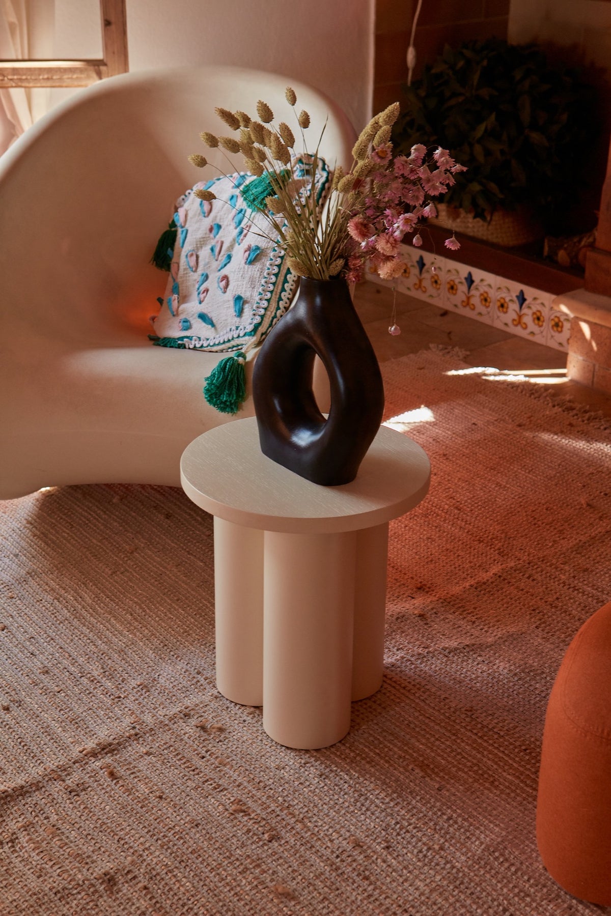 Step into comfort and explore living room ideas for small, cozy, and aesthetic spaces. Discover modern designs including coffee tables, poufs, stools, side tables, sofas, armchairs, ottomans, TV stands, sideboards, and more. Colorful, japandi, or minimal.